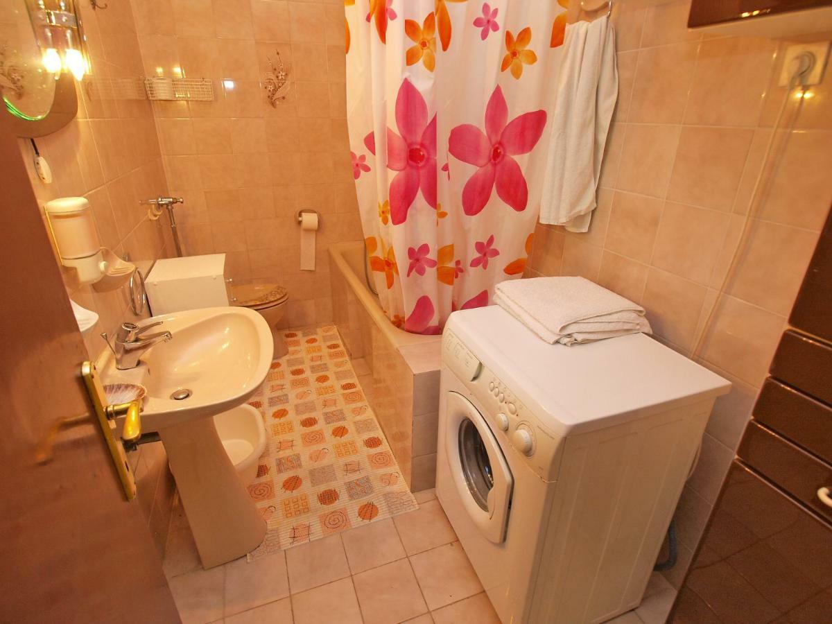 Apartments And Room Rabac 155 Екстериор снимка